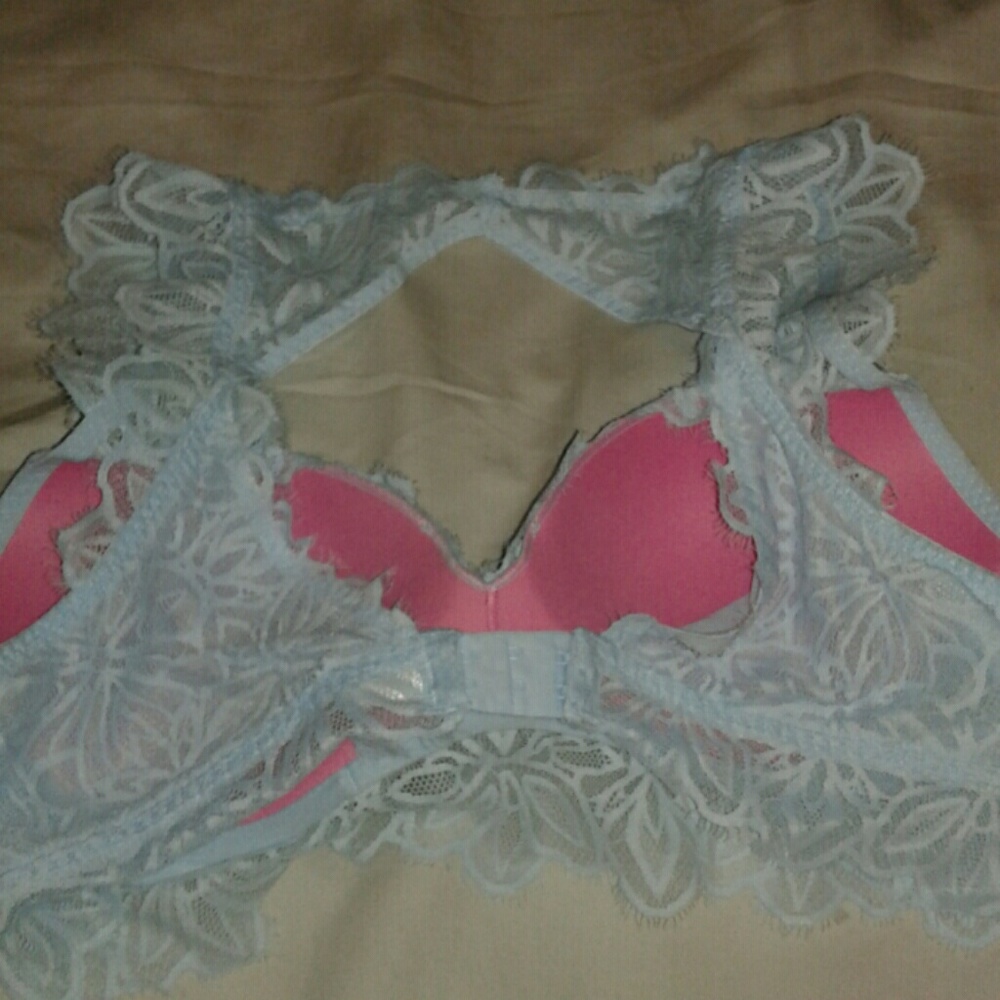 A bra - Picture 2 of 2